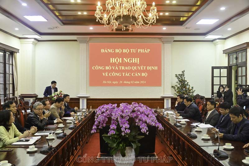 Trao Quyết định tham gia Ban Chấp hành Đảng bộ Khối các cơ quan Trung ương cho đồng chí Đặng Hoàng Oanh